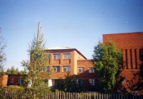 Входная группа Нижне-Киварская средняя школа. 