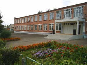 Входная группа Первомайская средняя школа им. А.Н. Сабурова. 