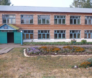 Входная группа Русско-Пычасская средняя школа. 