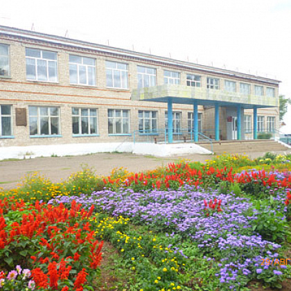 Входная группа Удмурт-Тоймобашская средняя школа. 