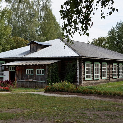 Входная группа Основная школа деревни Байситово. 