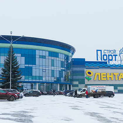 Входная группа Лента, сеть гипермаркетов (на Кирова). 